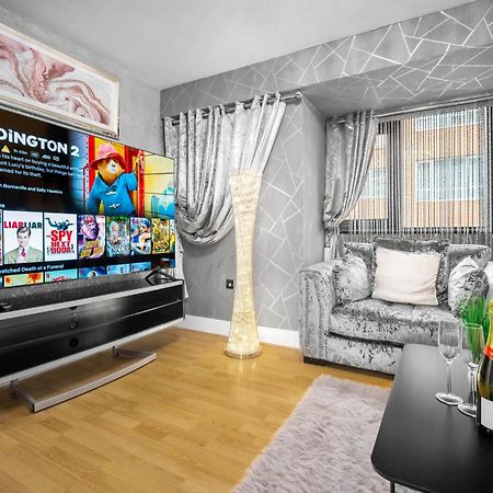 Luxury 1 Bed Flat With Parking 11K - Top Rated - Netflix - Wifi - 70 Inch Smart Tv - Birmingham City Centre - Tv In Bedroom - Top Rated ภายนอก รูปภาพ