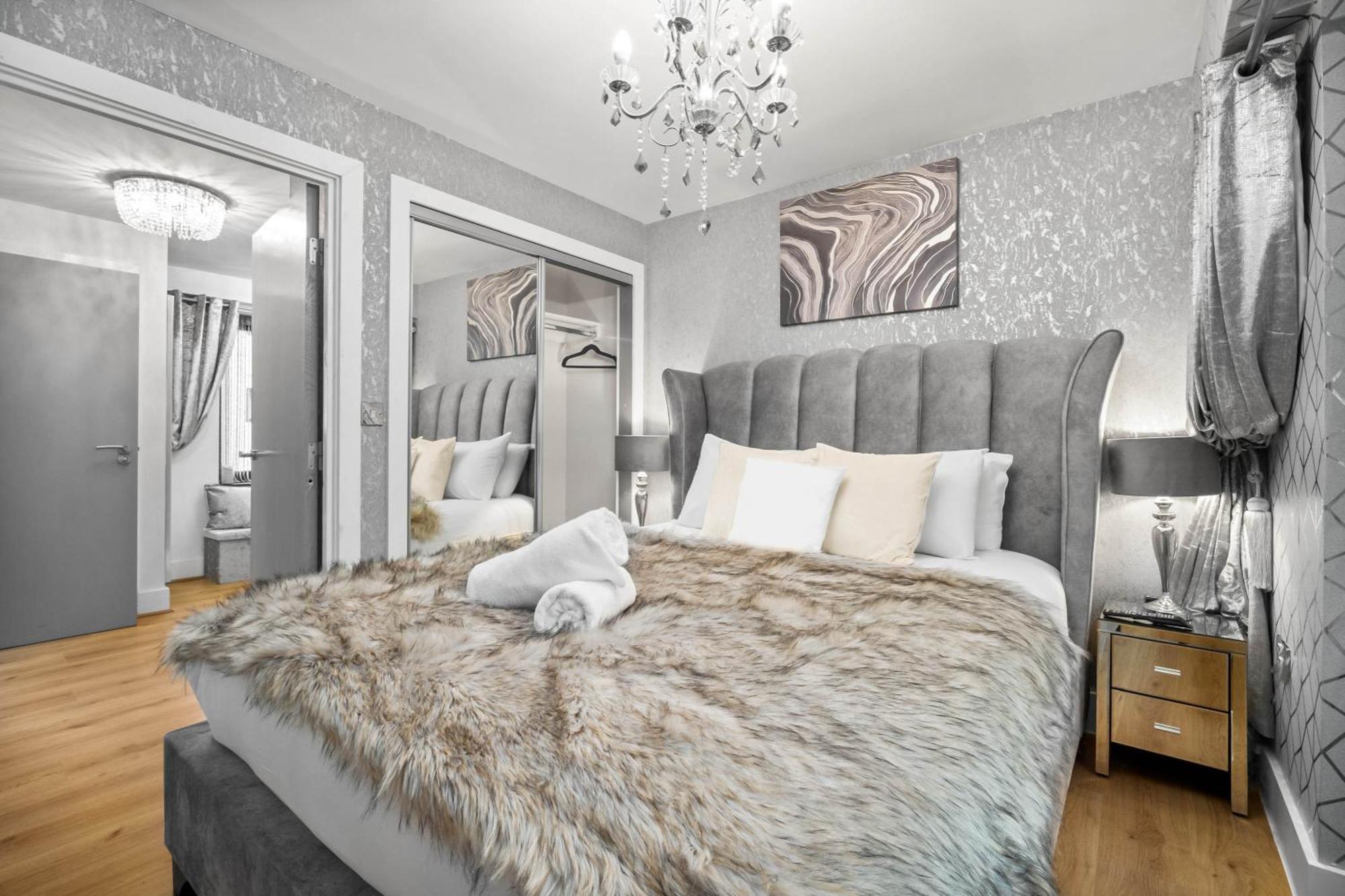 Luxury 1 Bed Flat With Parking 11K - Top Rated - Netflix - Wifi - 70 Inch Smart Tv - Birmingham City Centre - Tv In Bedroom - Top Rated ภายนอก รูปภาพ