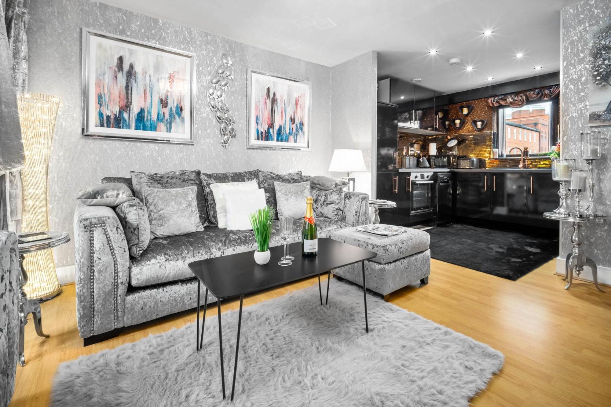 Luxury 1 Bed Flat With Parking 11K - Top Rated - Netflix - Wifi - 70 Inch Smart Tv - Birmingham City Centre - Tv In Bedroom - Top Rated ภายนอก รูปภาพ