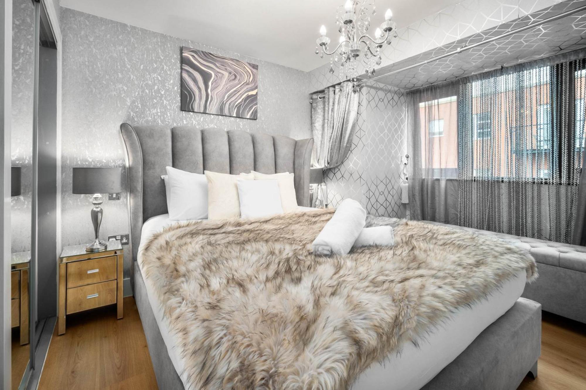 Luxury 1 Bed Flat With Parking 11K - Top Rated - Netflix - Wifi - 70 Inch Smart Tv - Birmingham City Centre - Tv In Bedroom - Top Rated ภายนอก รูปภาพ