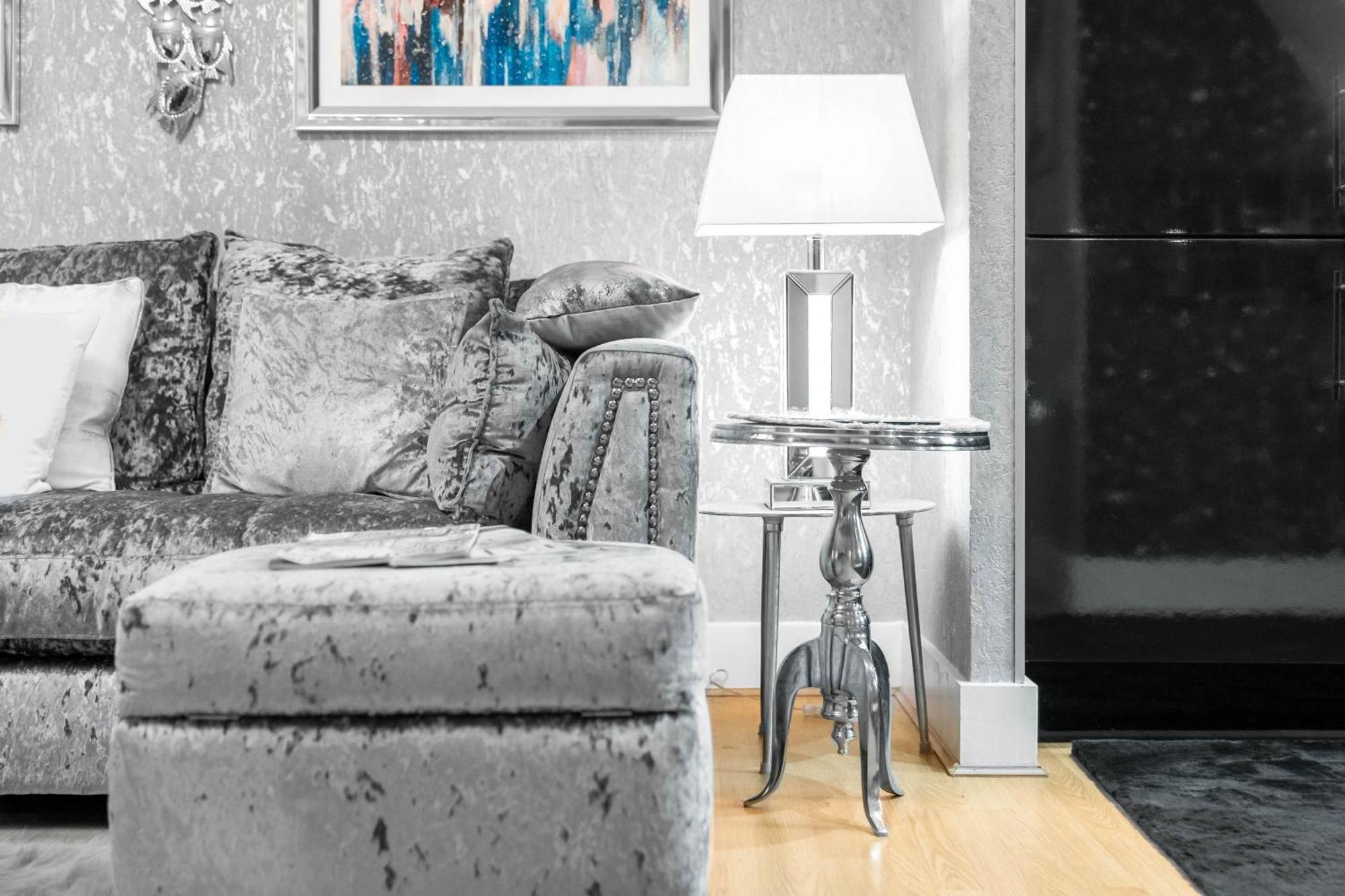 Luxury 1 Bed Flat With Parking 11K - Top Rated - Netflix - Wifi - 70 Inch Smart Tv - Birmingham City Centre - Tv In Bedroom - Top Rated ภายนอก รูปภาพ